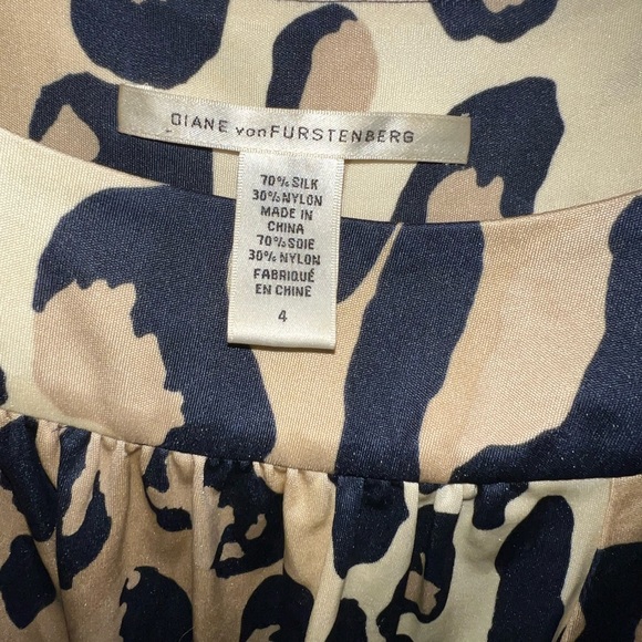 Diane Von Furtenberg silk printed blouse - Picture 7 of 7